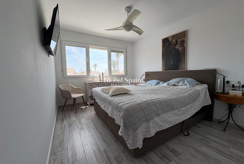 Odsprzedaż - WILLA  -
TORREVIEJA - 