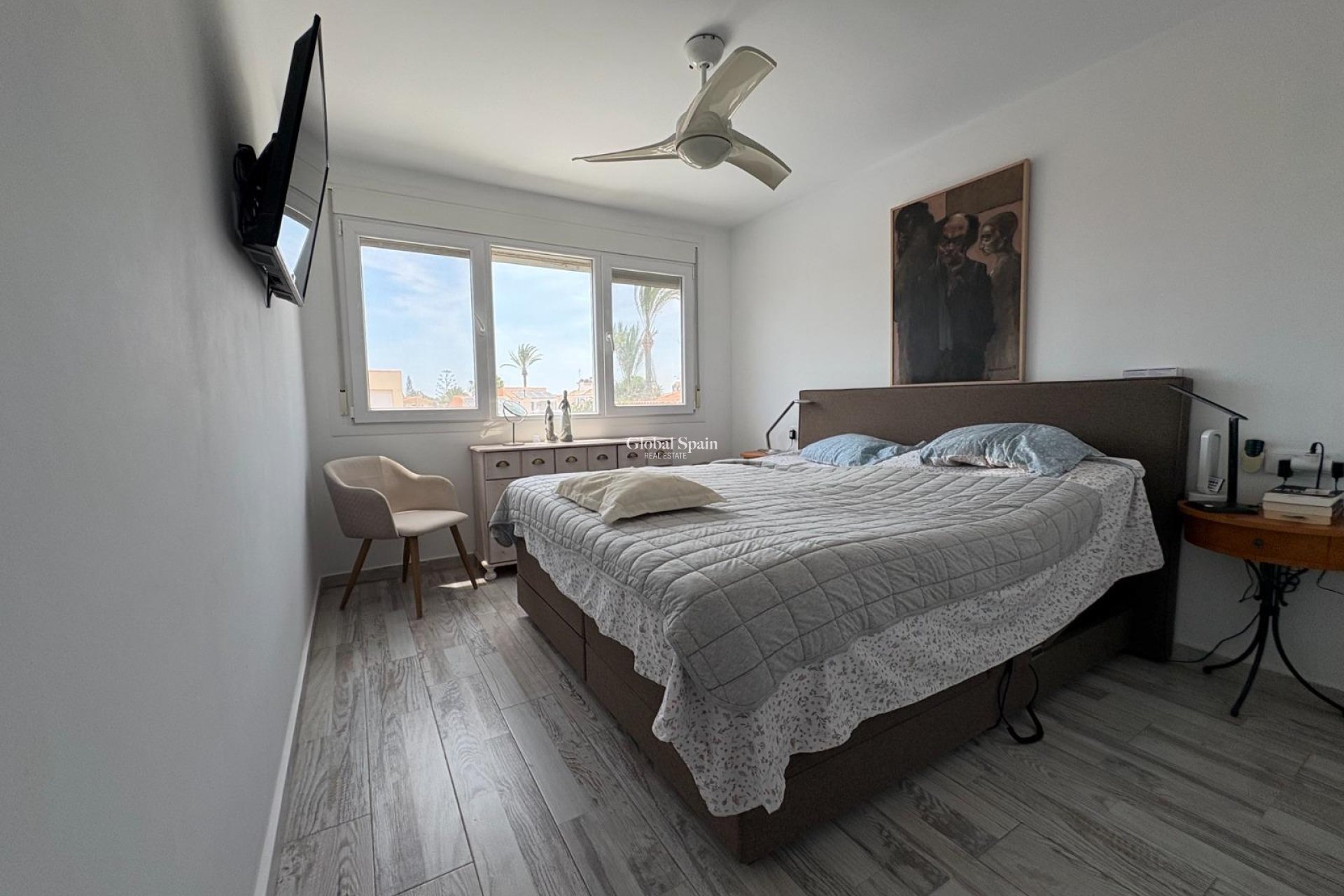 Odsprzedaż - WILLA  -
TORREVIEJA - 