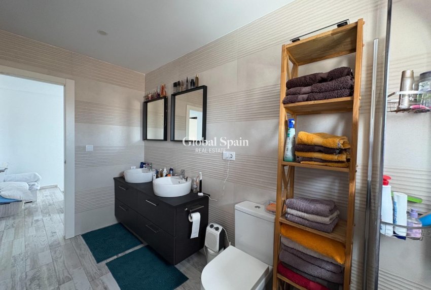 Odsprzedaż - WILLA  -
TORREVIEJA - 