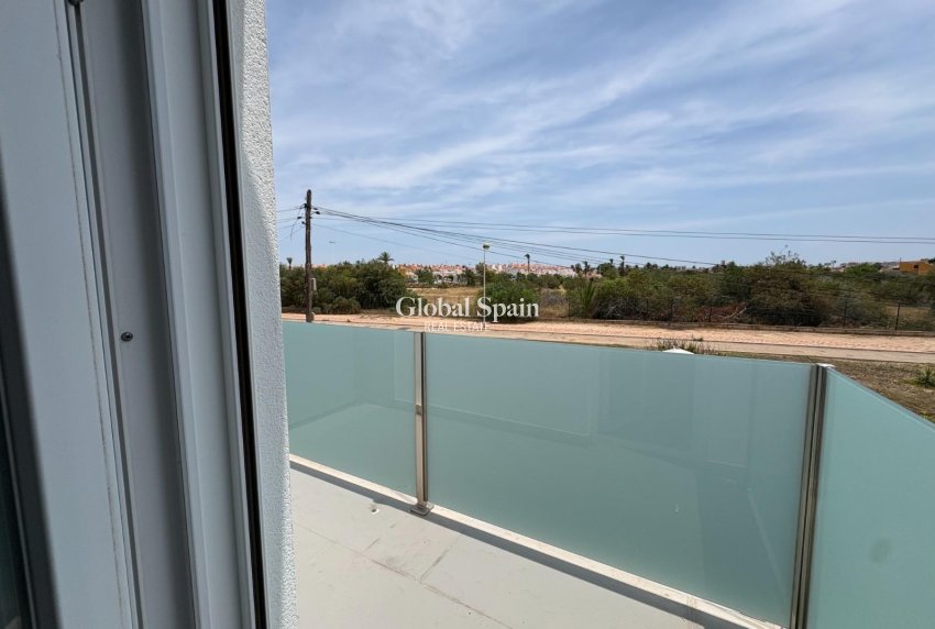 Odsprzedaż - WILLA  -
TORREVIEJA - 