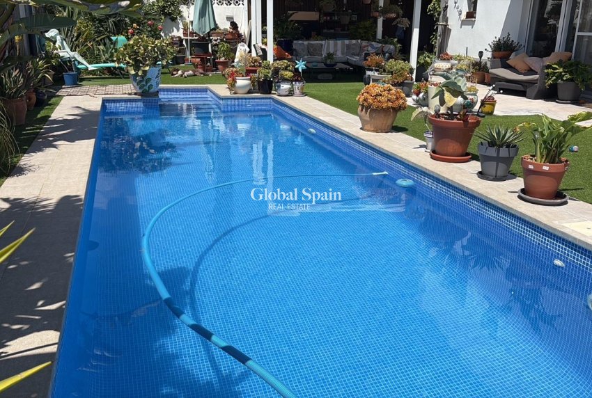 Odsprzedaż - WILLA  -
TORREVIEJA - 
