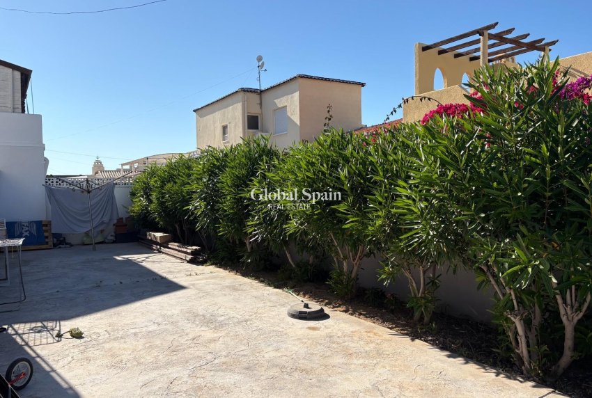 Odsprzedaż - WILLA  -
TORREVIEJA - 