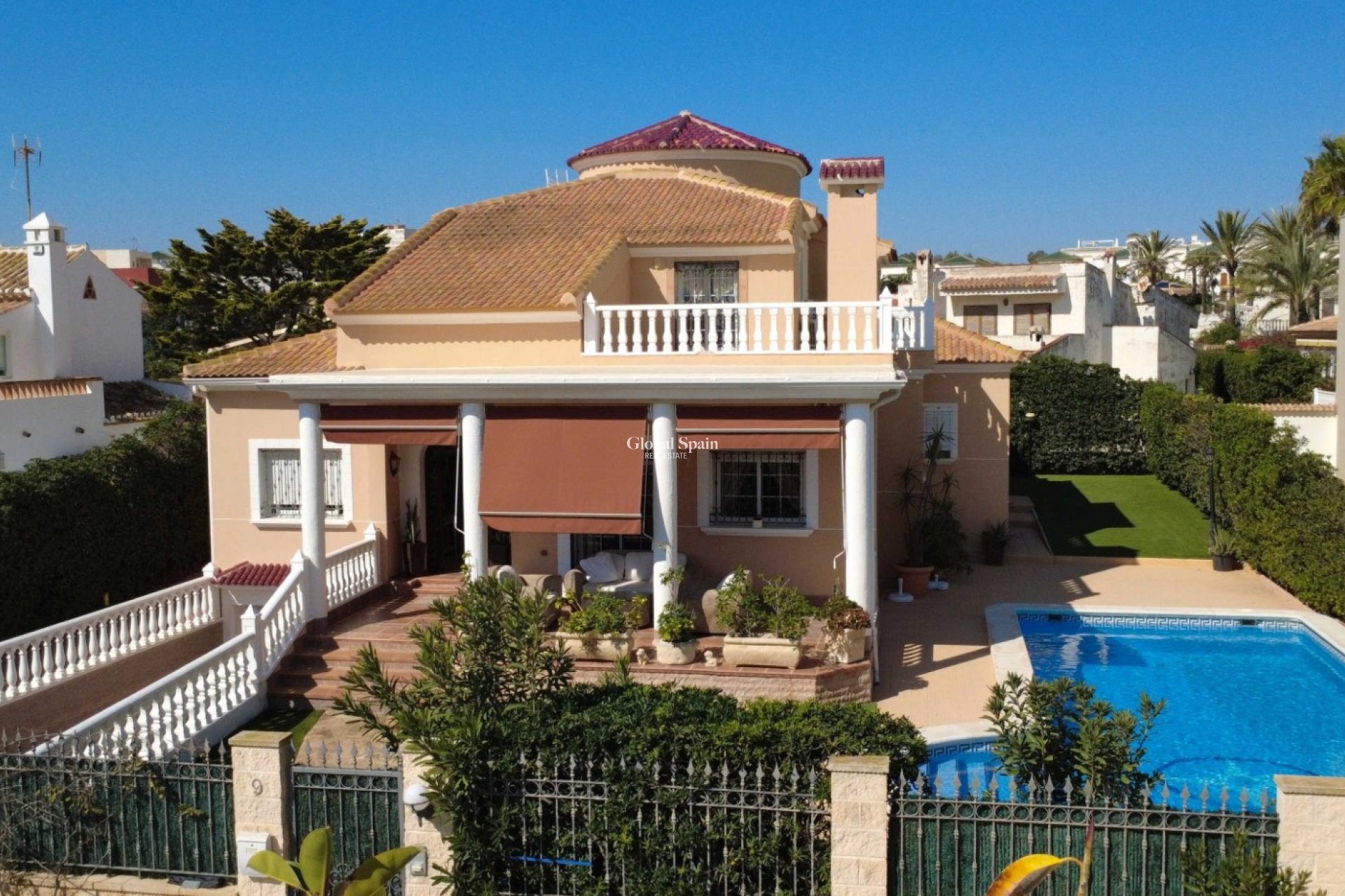 Odsprzedaż - WILLA  -
TORREVIEJA - 