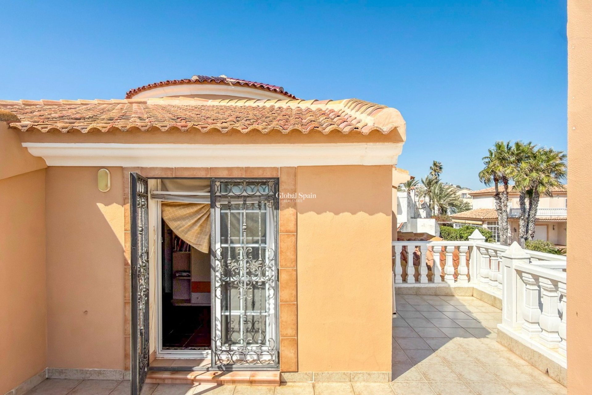Odsprzedaż - WILLA  -
TORREVIEJA - 