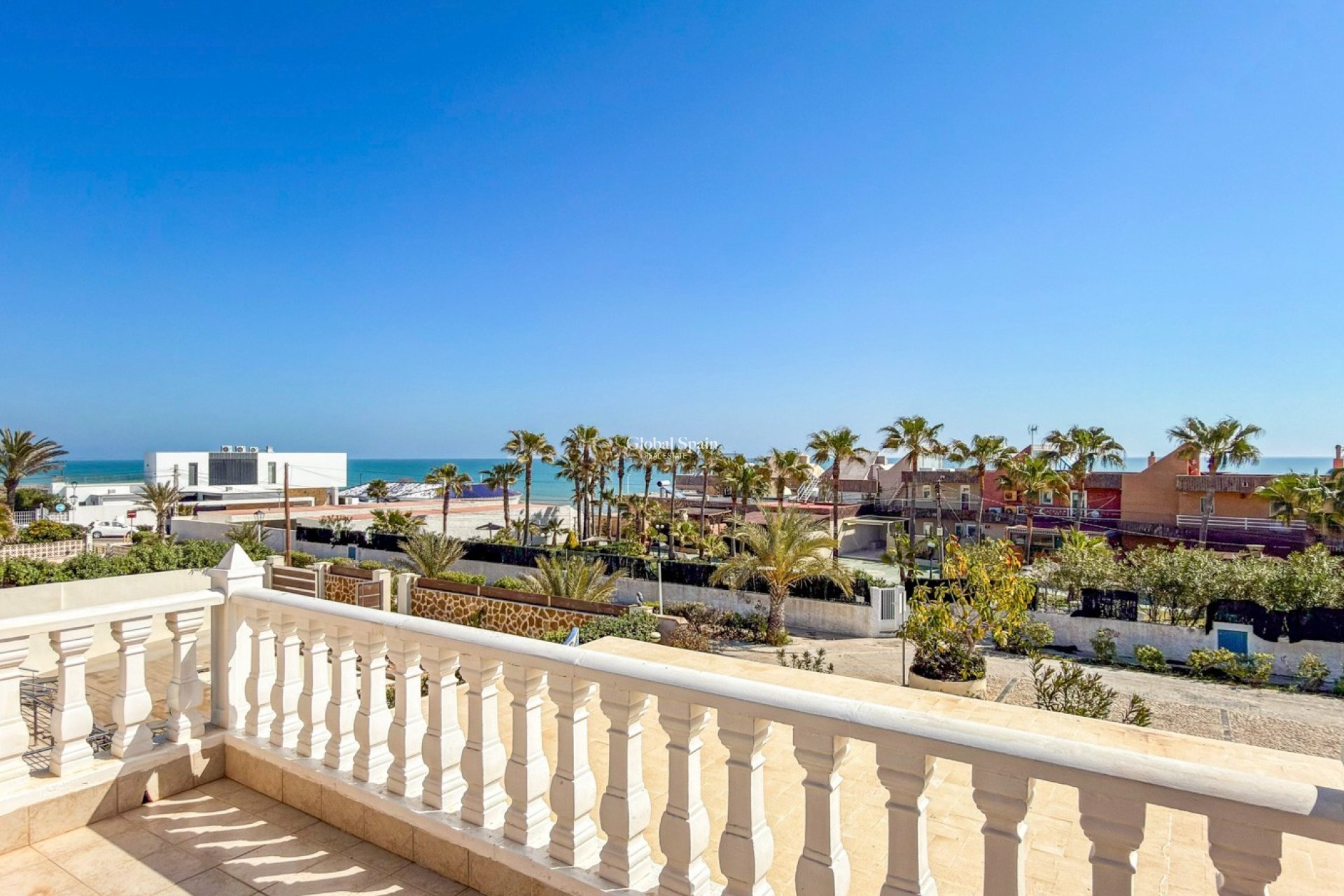 Odsprzedaż - WILLA  -
TORREVIEJA - 