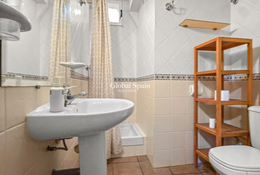 Odsprzedaż - WILLA  -
TORREVIEJA - 