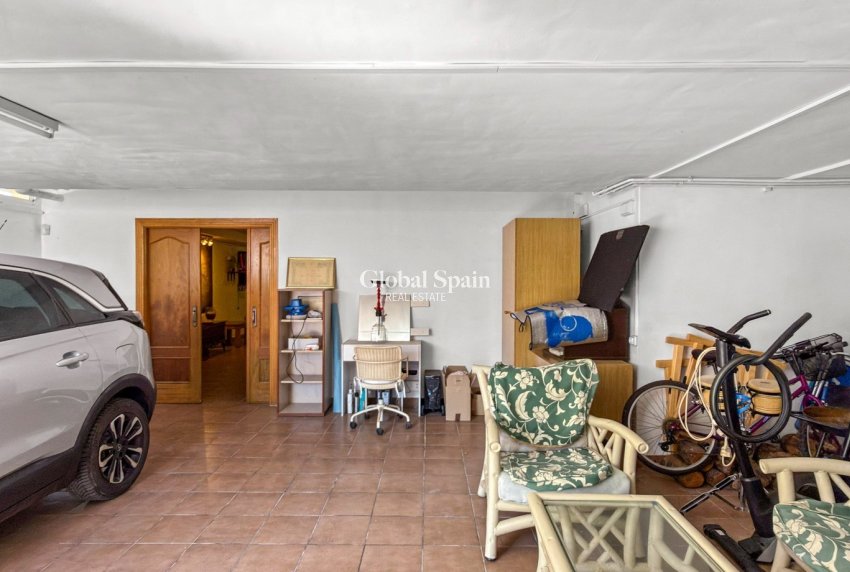 Odsprzedaż - WILLA  -
TORREVIEJA - 