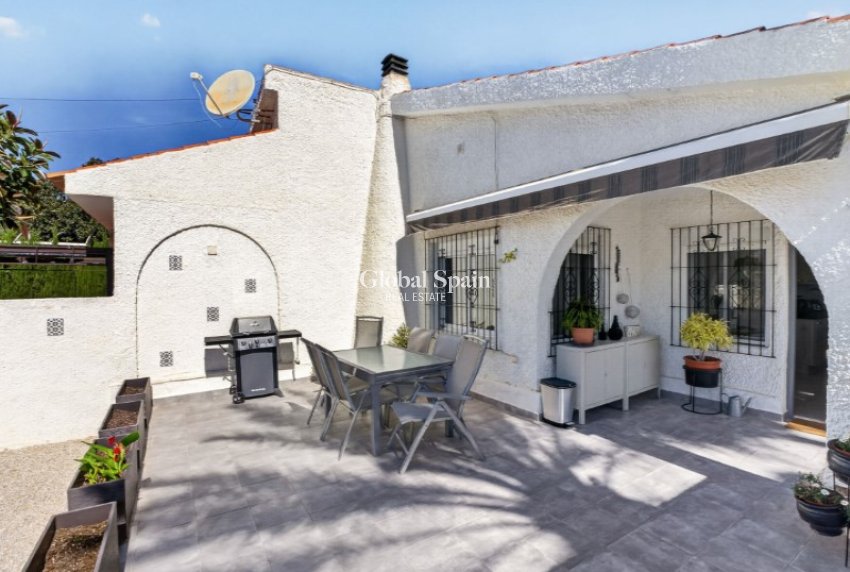Odsprzedaż - WILLA  -
TORREVIEJA - 