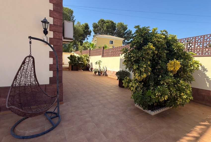Odsprzedaż - WILLA  -
TORREVIEJA - 