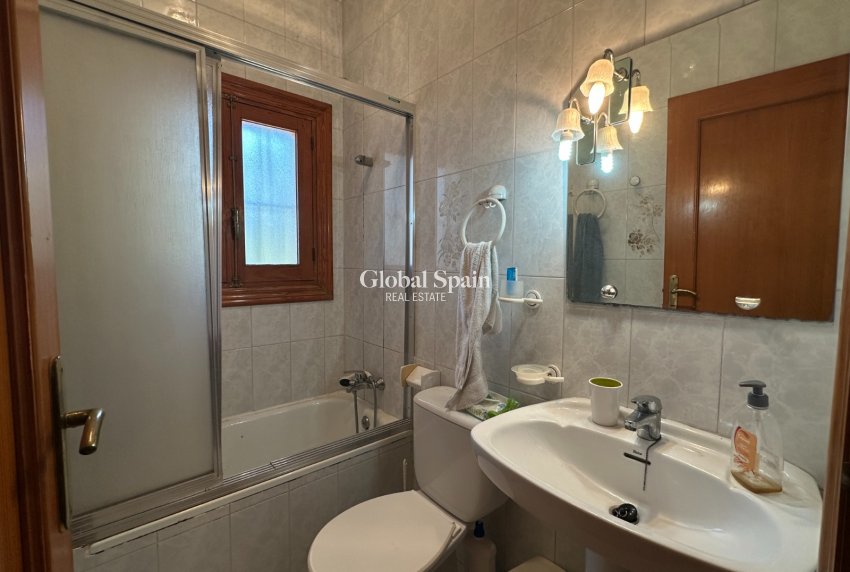 Odsprzedaż - WILLA  -
TORREVIEJA - 