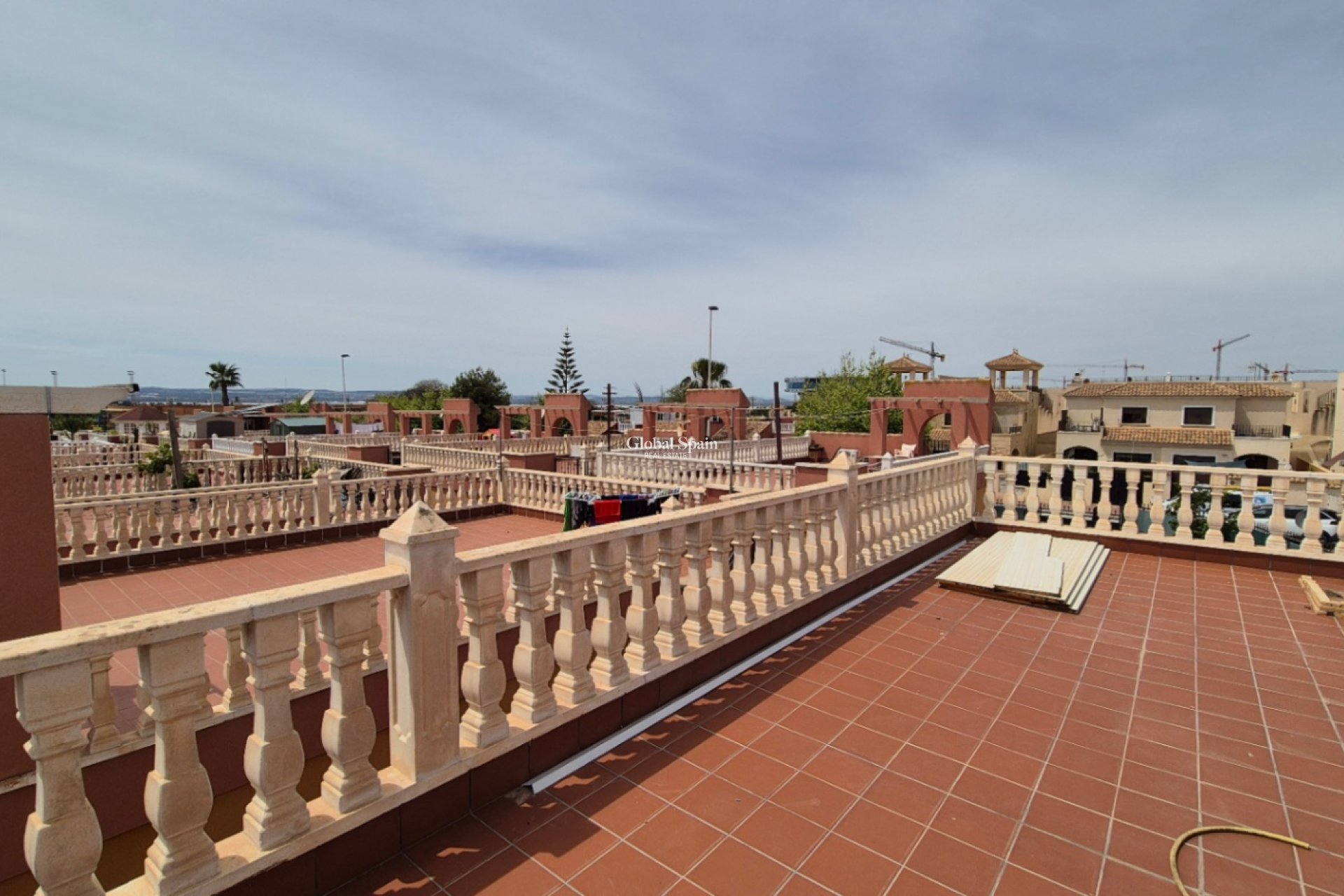 Odsprzedaż - WILLA  -
TORREVIEJA - 