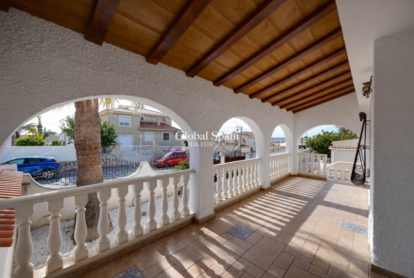 Odsprzedaż - WILLA  -
TORREVIEJA - 
