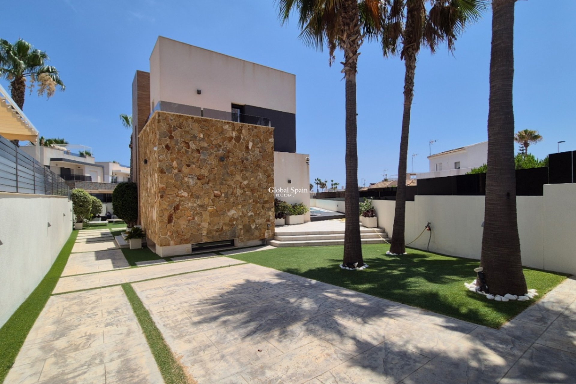Odsprzedaż - WILLA  -
TORREVIEJA - 