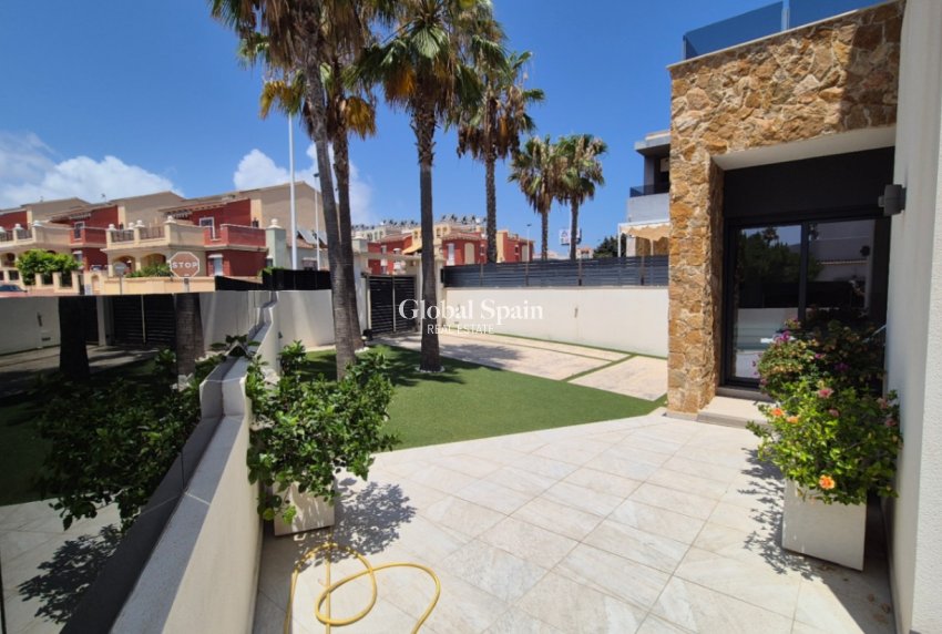 Odsprzedaż - WILLA  -
TORREVIEJA - 