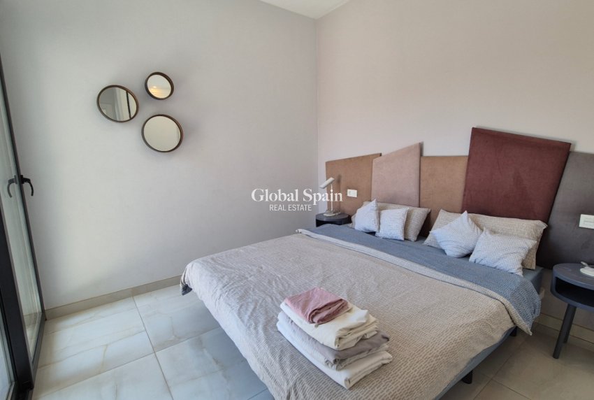 Odsprzedaż - WILLA  -
TORREVIEJA - 