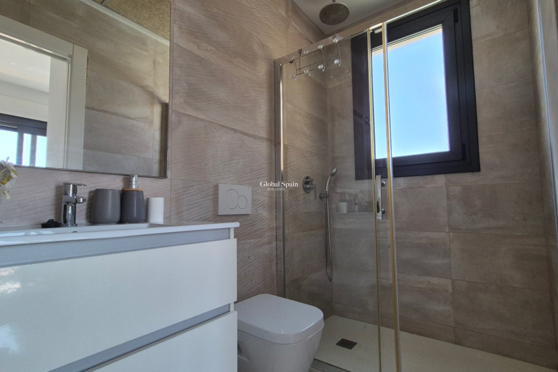 Odsprzedaż - WILLA  -
TORREVIEJA - 