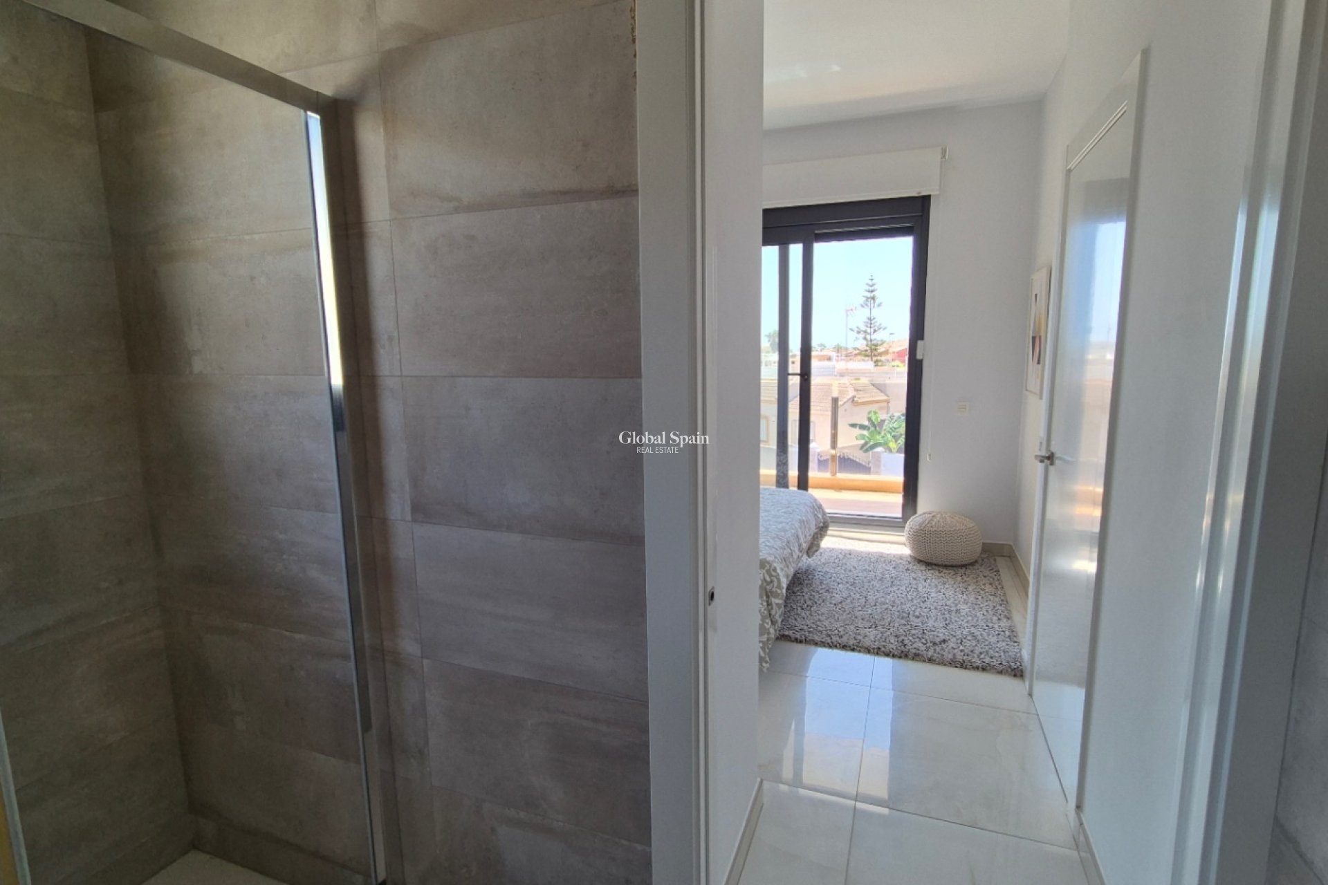 Odsprzedaż - WILLA  -
TORREVIEJA - 