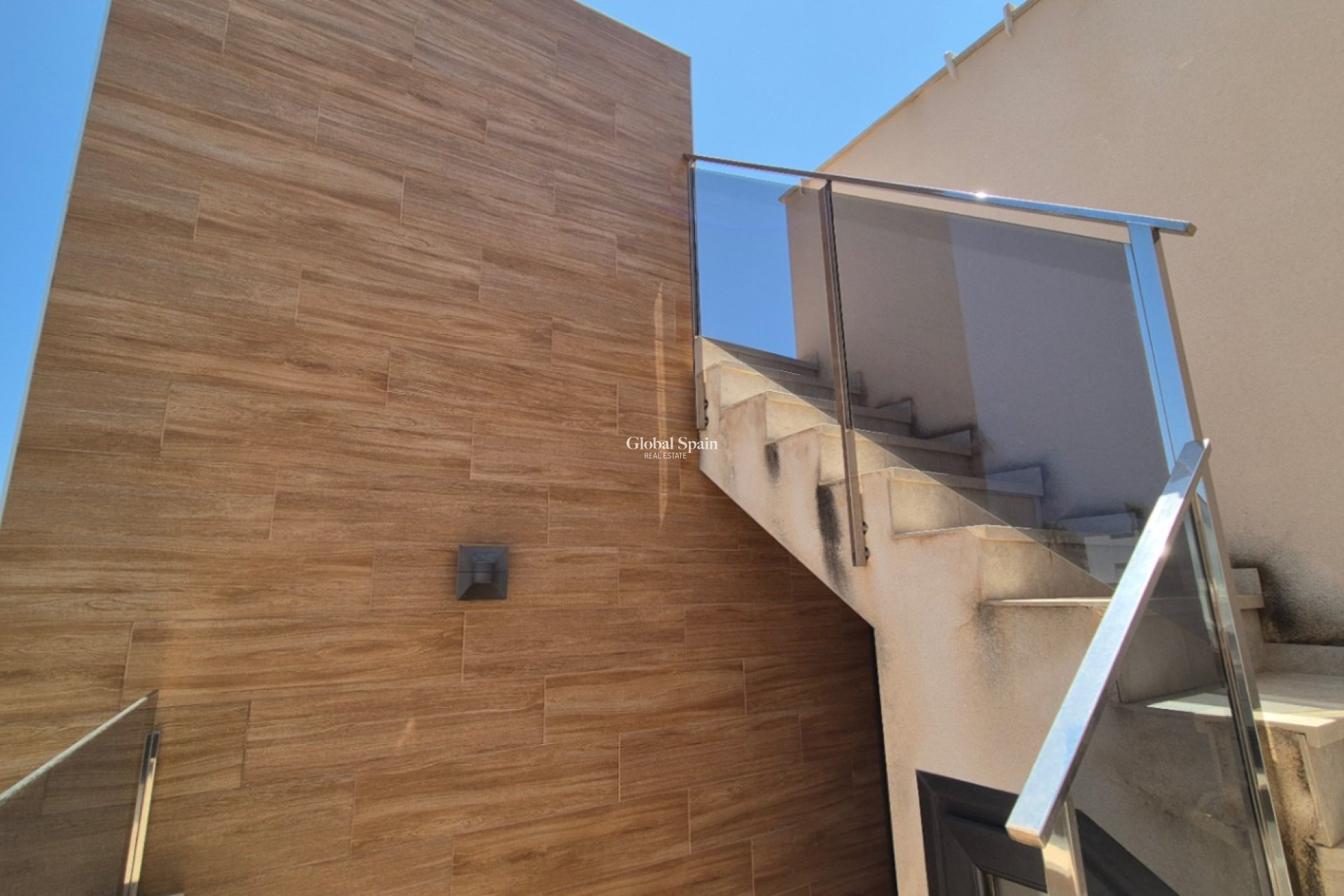 Odsprzedaż - WILLA  -
TORREVIEJA - 