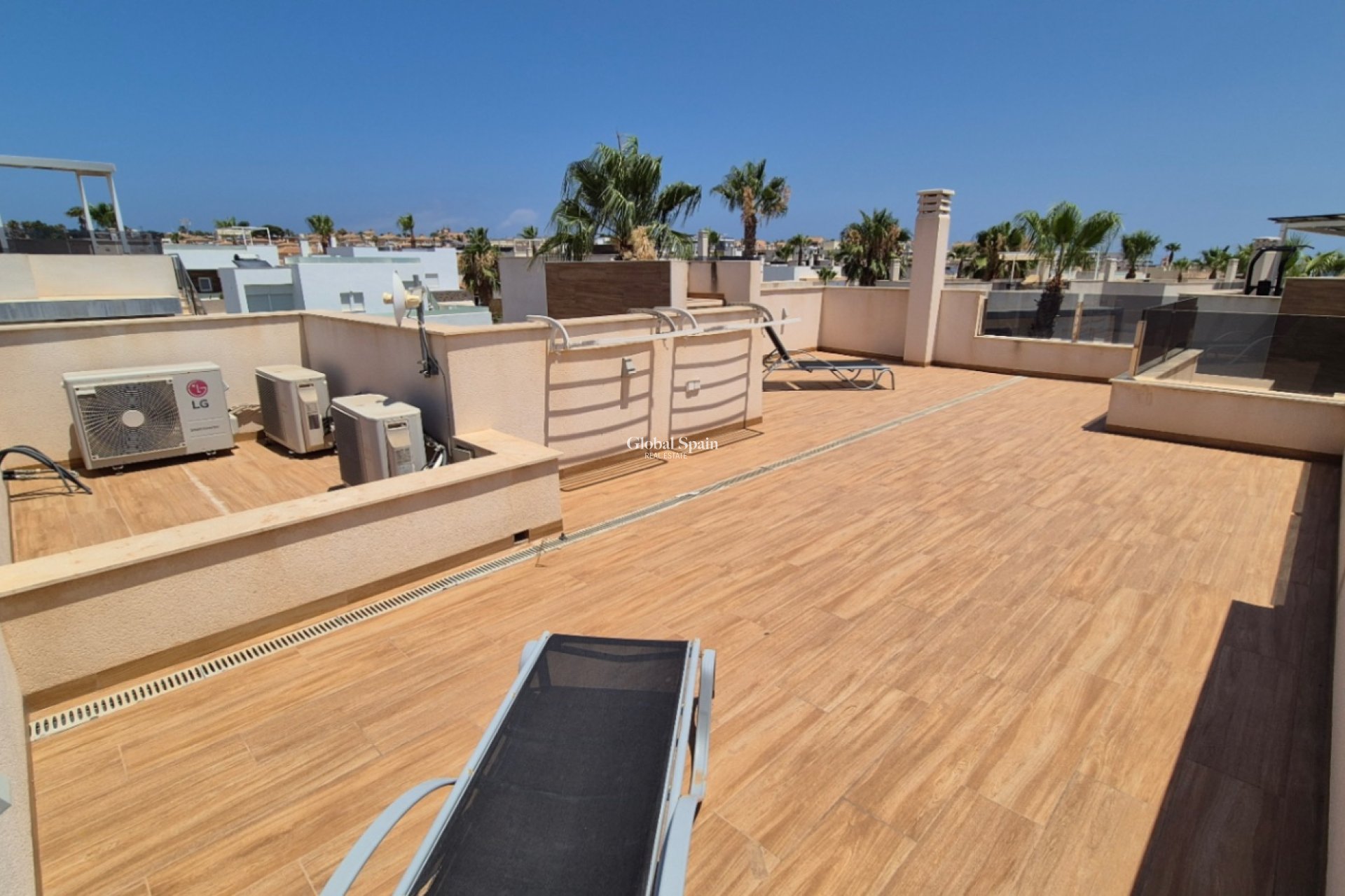 Odsprzedaż - WILLA  -
TORREVIEJA - 