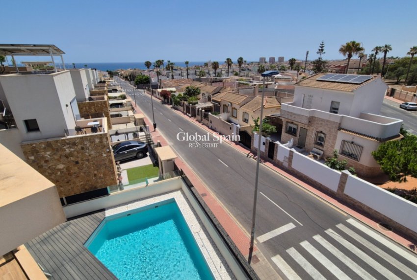 Odsprzedaż - WILLA  -
TORREVIEJA - 