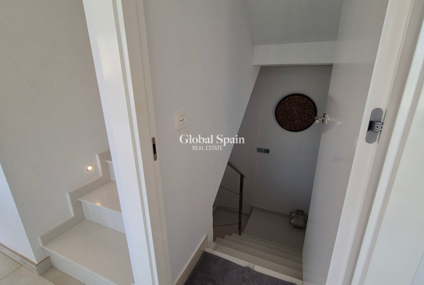 Odsprzedaż - WILLA  -
TORREVIEJA - 