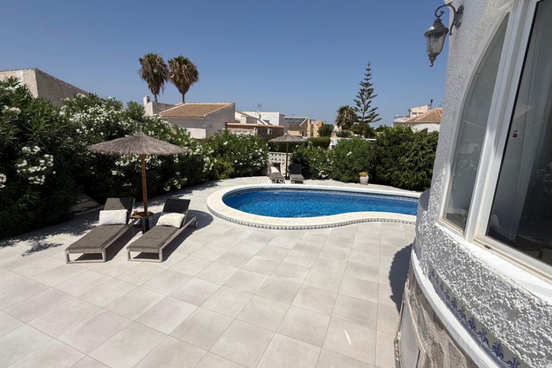 Odsprzedaż - WILLA  -
TORREVIEJA - 