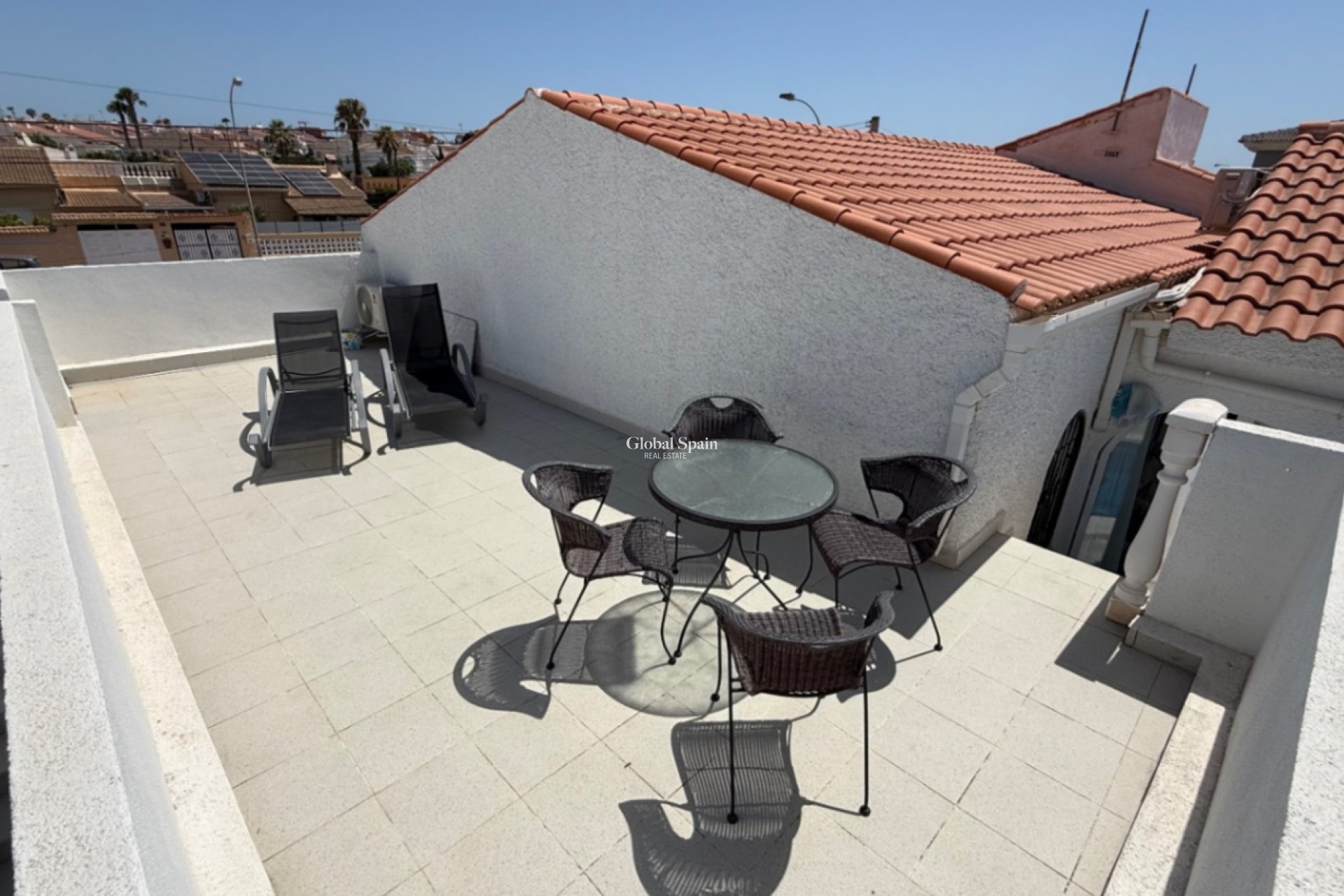 Odsprzedaż - WILLA  -
TORREVIEJA - 