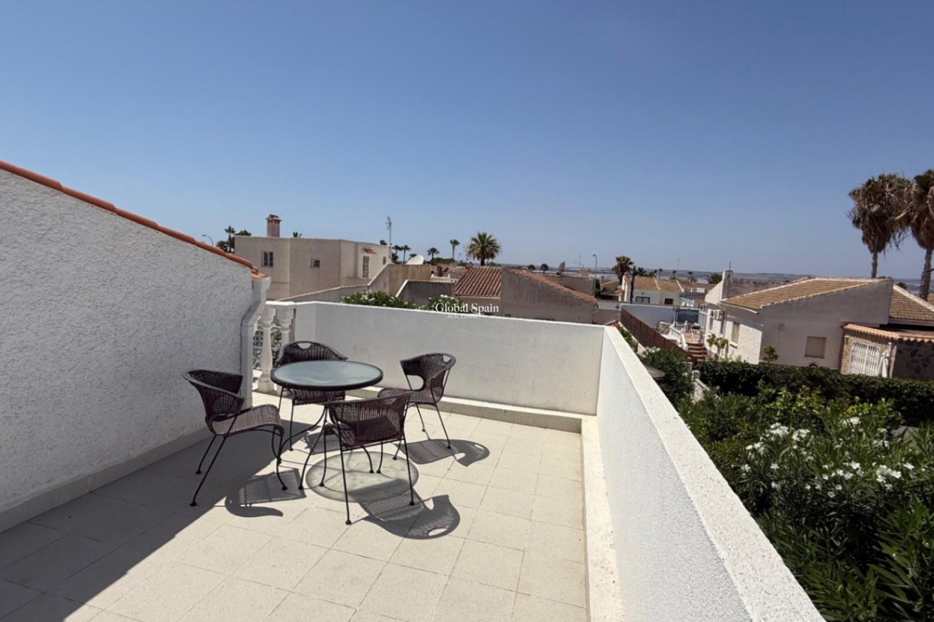 Odsprzedaż - WILLA  -
TORREVIEJA - 