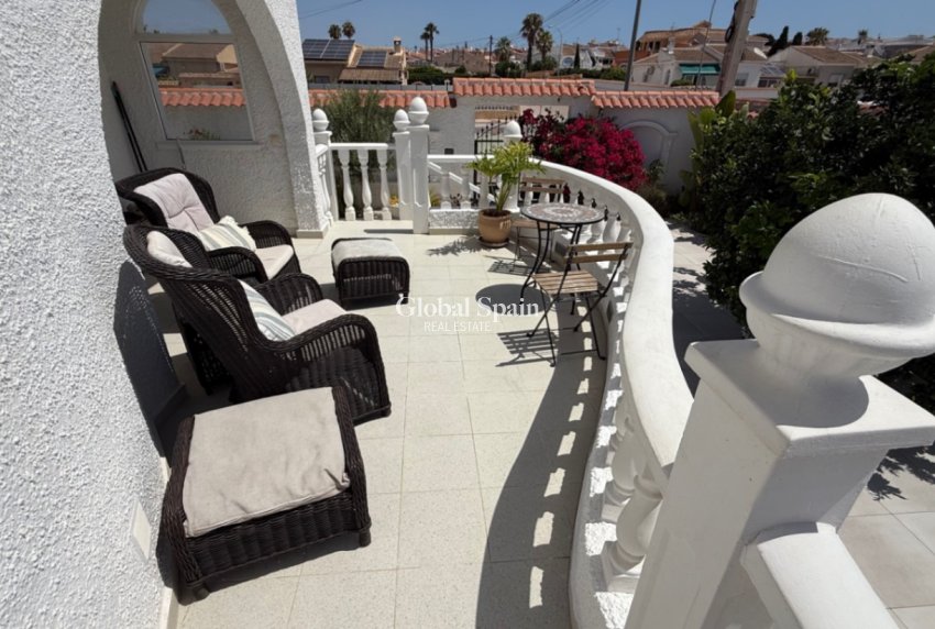 Odsprzedaż - WILLA  -
TORREVIEJA - 
