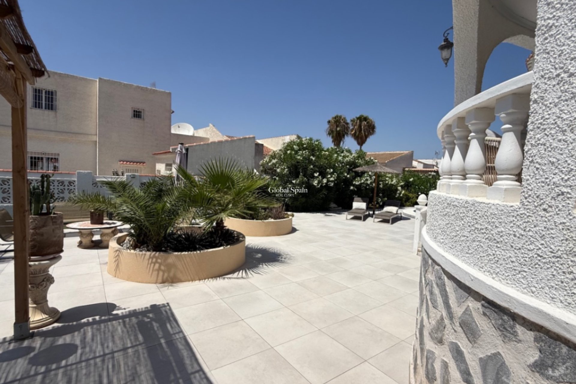 Odsprzedaż - WILLA  -
TORREVIEJA - 