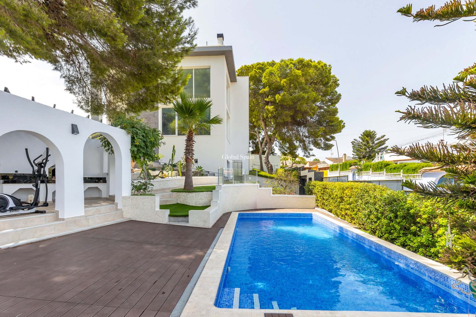 Odsprzedaż - WILLA  -
TORREVIEJA - 