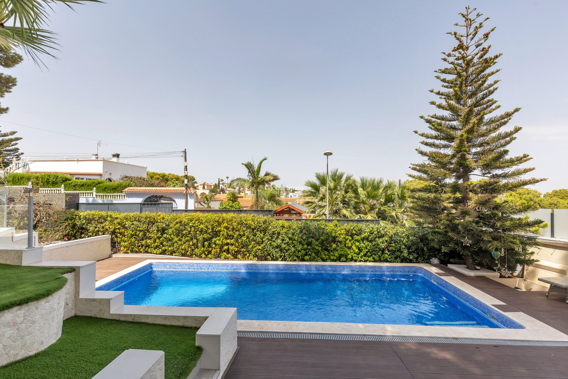 Odsprzedaż - WILLA  -
TORREVIEJA - 