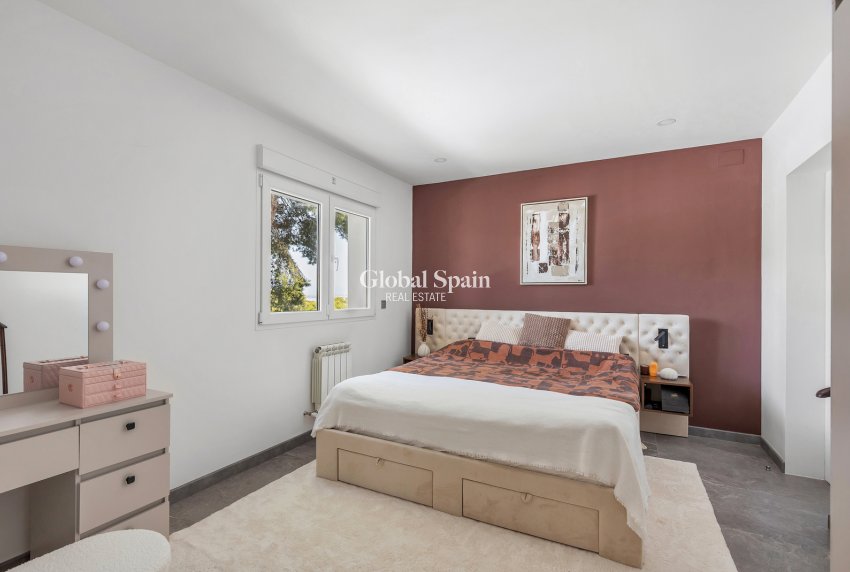 Odsprzedaż - WILLA  -
TORREVIEJA - 
