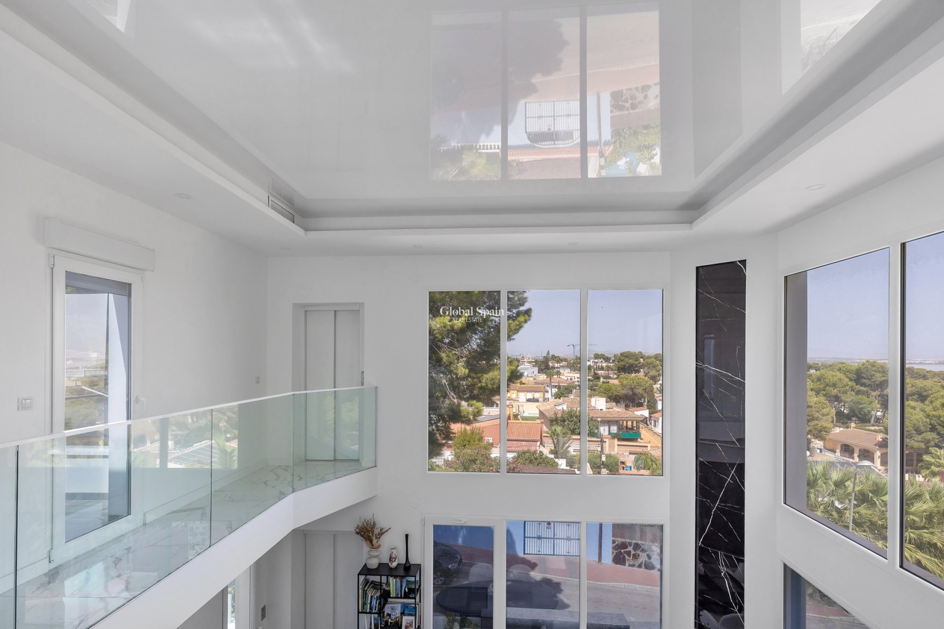Odsprzedaż - WILLA  -
TORREVIEJA - 