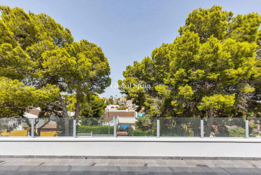 Odsprzedaż - WILLA  -
TORREVIEJA - 