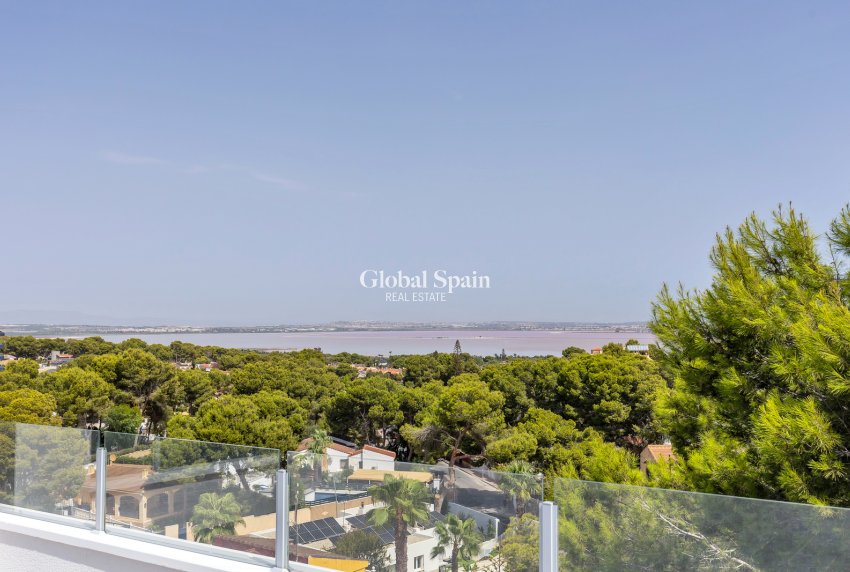 Odsprzedaż - WILLA  -
TORREVIEJA - 