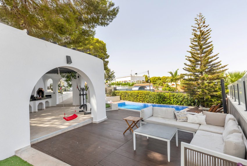 Odsprzedaż - WILLA  -
TORREVIEJA - 