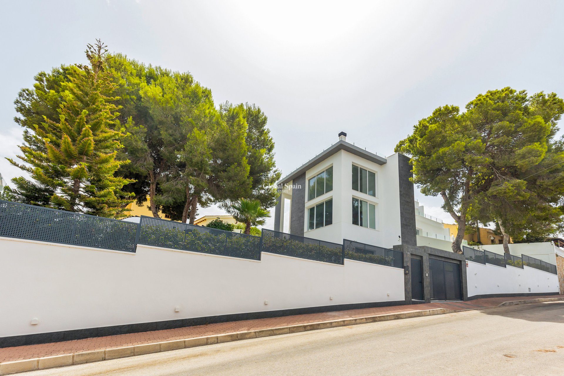Odsprzedaż - WILLA  -
TORREVIEJA - 