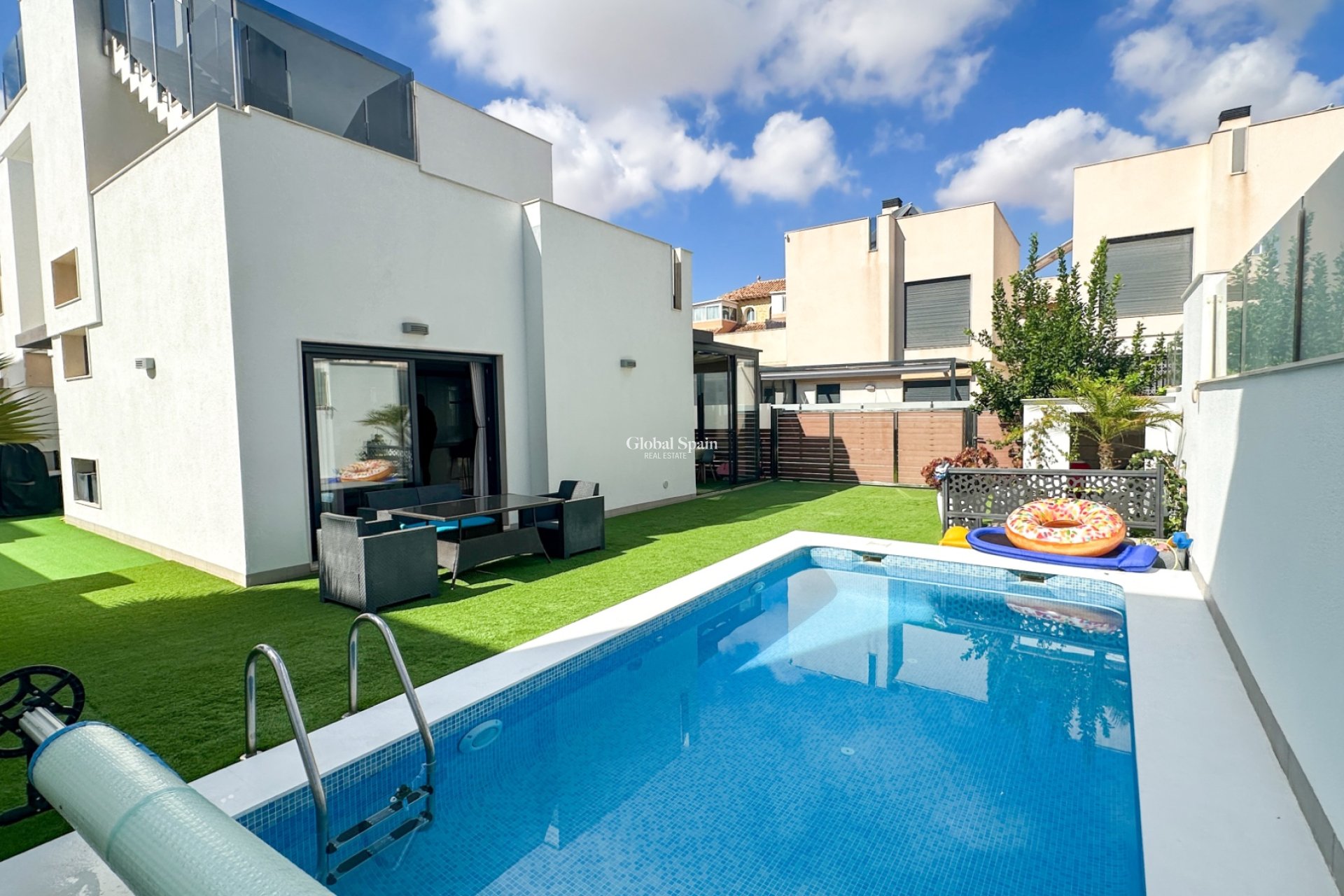 Odsprzedaż - WILLA  -
TORREVIEJA - 