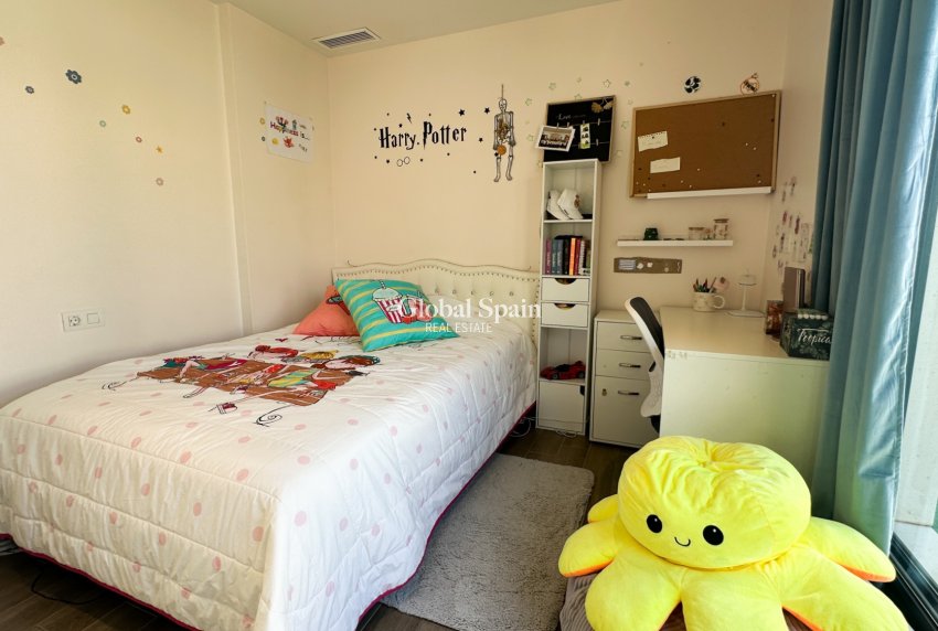 Odsprzedaż - WILLA  -
TORREVIEJA - 