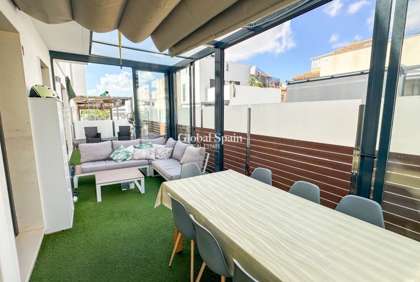 Odsprzedaż - WILLA  -
TORREVIEJA - 