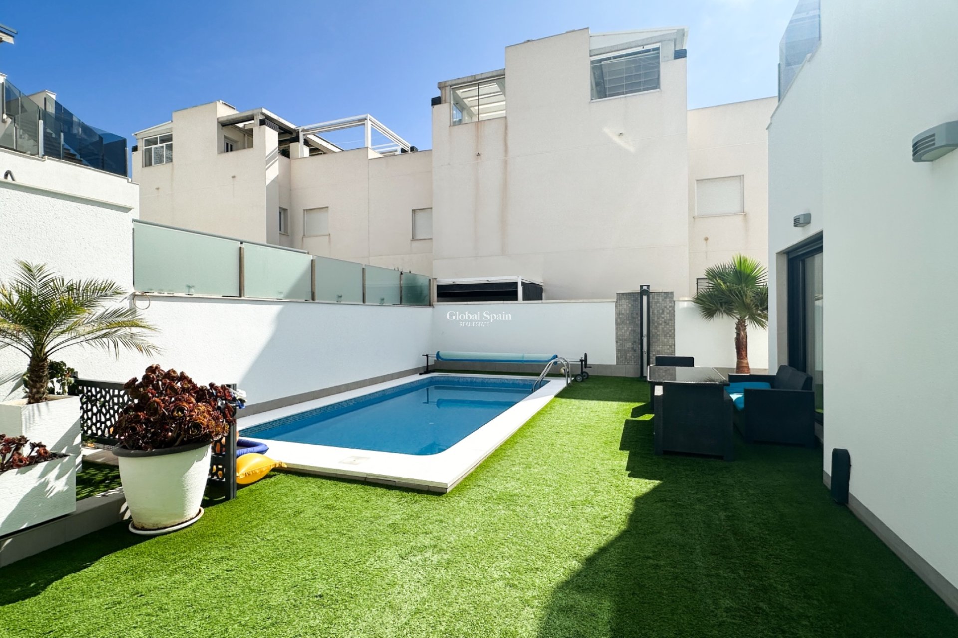 Odsprzedaż - WILLA  -
TORREVIEJA - 