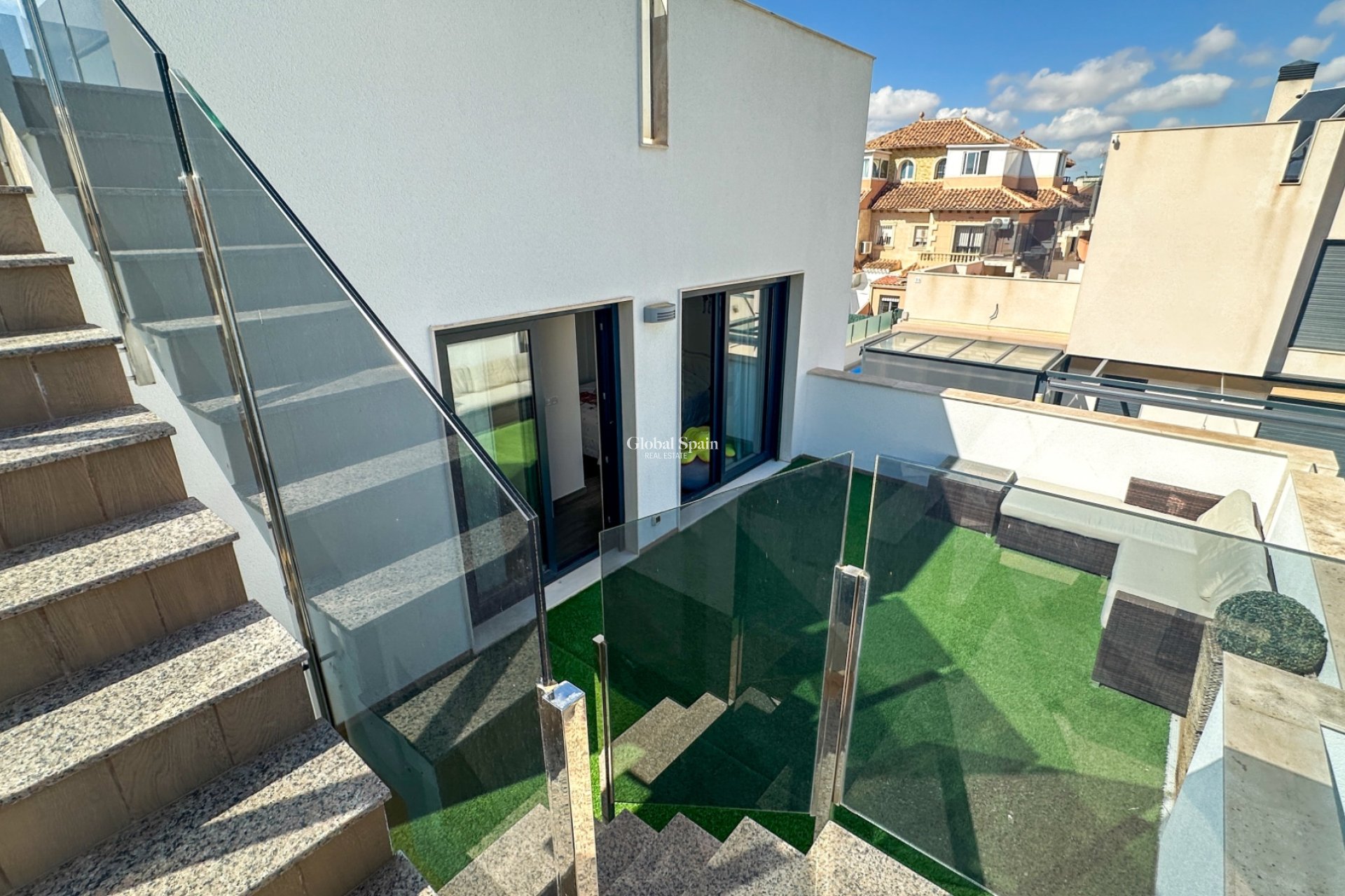 Odsprzedaż - WILLA  -
TORREVIEJA - 