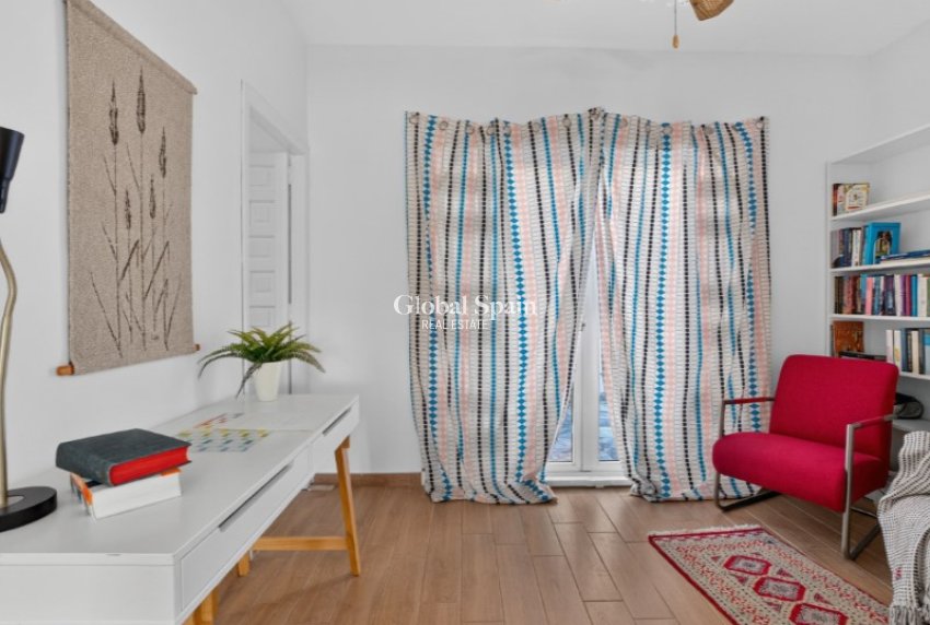 Odsprzedaż - WILLA  -
TORREVIEJA - 