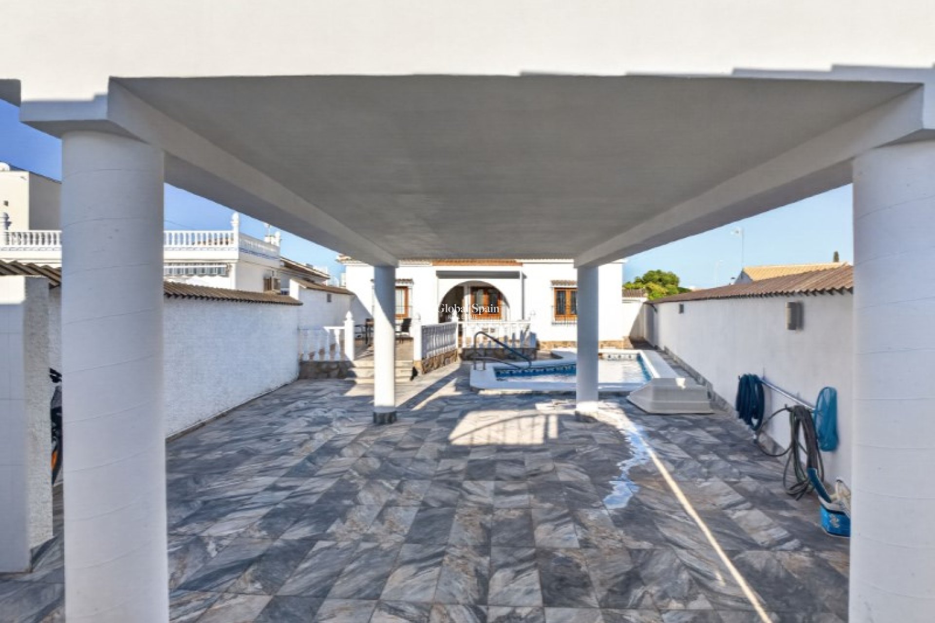 Odsprzedaż - WILLA  -
TORREVIEJA - 