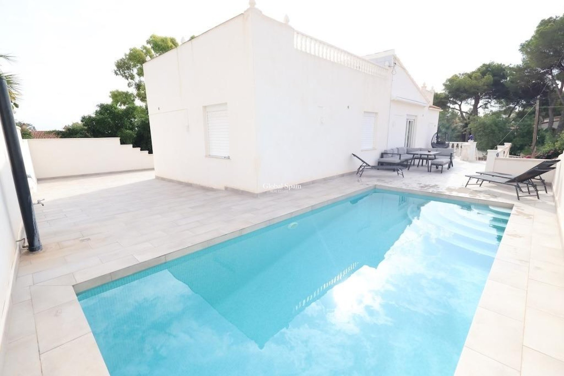 Odsprzedaż - WILLA  -
TORREVIEJA - 