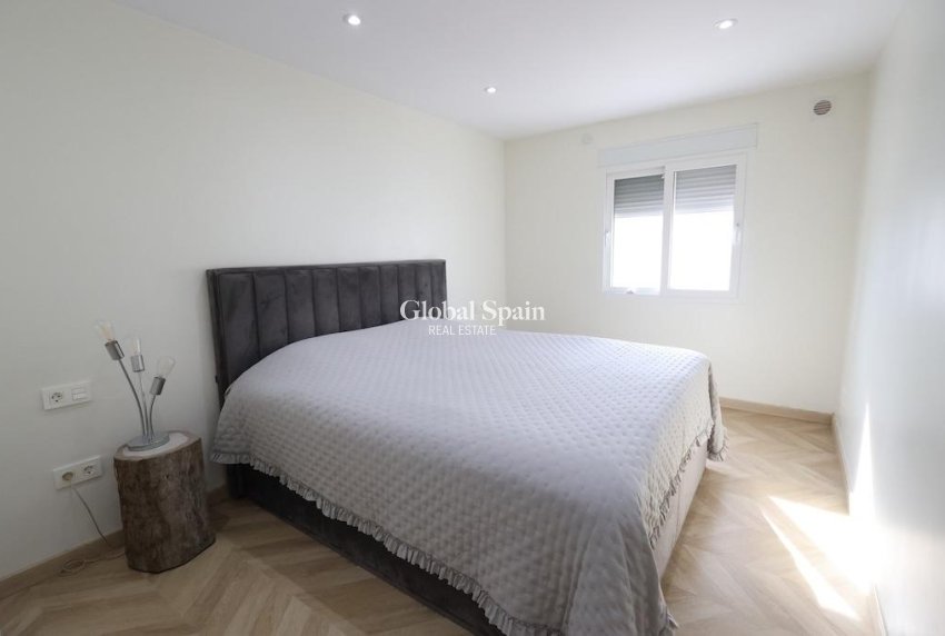 Odsprzedaż - WILLA  -
TORREVIEJA - 
