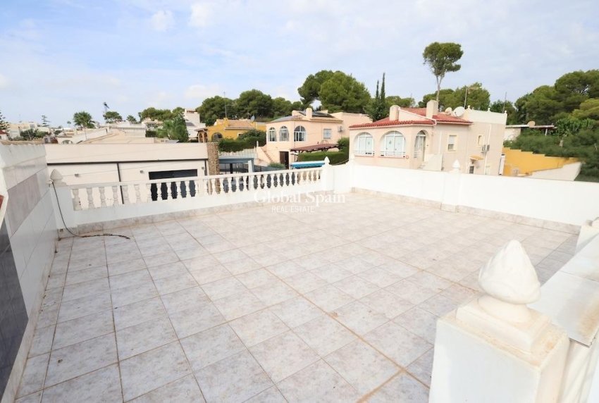 Odsprzedaż - WILLA  -
TORREVIEJA - 