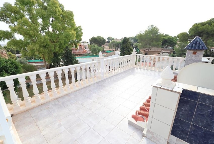 Odsprzedaż - WILLA  -
TORREVIEJA - 