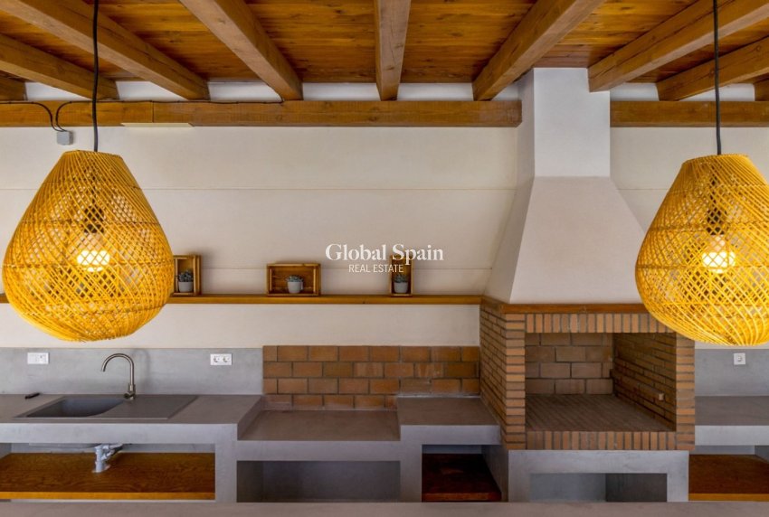 Odsprzedaż - Willa -
TORREVIEJA - 